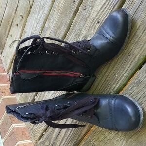 Mia Black Classic 8-eye Work boot, size 8.5